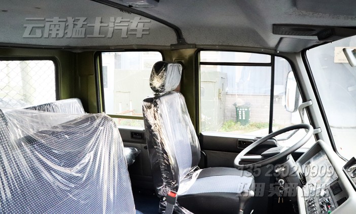 東風越野卡車,雙排卡車銷售,3.5噸越野卡車,EQ2102運兵車,東風四驅(qū)六驅(qū)卡車,東風卡車出口