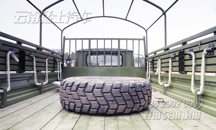 六驅(qū)裝甲車,越野運兵車,防護(hù)型裝甲車,防彈越野車,長頭運兵車,國際維和車,部隊訓(xùn)練指揮車,越野專用車,定制化出口車改裝
