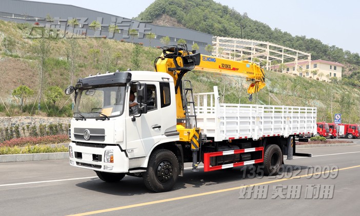 徐工10噸隨車吊,隨車吊改裝廠家,四節(jié)臂直臂吊,東風(fēng)底盤隨車吊,SQ10SK3Q隨車起重運輸車,10噸四節(jié)臂吊機