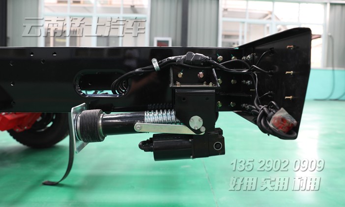 雙軸獨(dú)立懸掛,定制掛車(chē)底盤(pán),拖掛房車(chē)底盤(pán),拖掛房車(chē)廠家,房車(chē)設(shè)計(jì),定制化房車(chē)