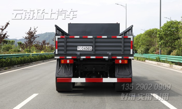 5噸自卸貨車,6*6越野自卸汽車,東風山貓,自卸卡車出口,六驅(qū)輕型卡車,新款自卸