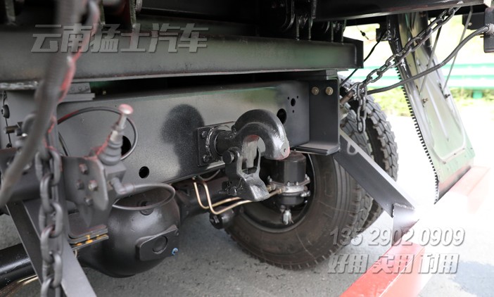 5噸自卸貨車,6*6越野自卸汽車,東風山貓,自卸卡車出口,六驅(qū)輕型卡車,新款自卸