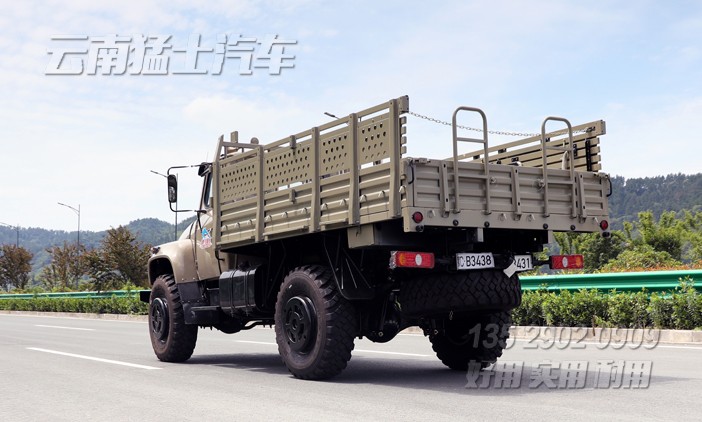 4*4尖頭駕駛室,東風(fēng)長(zhǎng)頭2.5噸,越野長(zhǎng)途卡車,絞盤(pán)出口越野車,越野載貨卡車