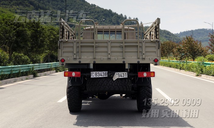 4*4尖頭駕駛室,東風(fēng)長(zhǎng)頭2.5噸,越野長(zhǎng)途卡車,絞盤(pán)出口越野車,越野載貨卡車