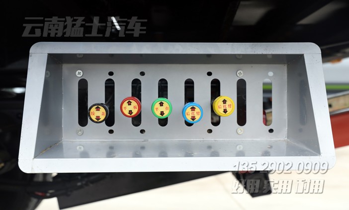 3噸清障車,一拖二清障車,轎車拖運,故障車清理,應(yīng)急搶修車,半落地直板清障車,救援車廠家