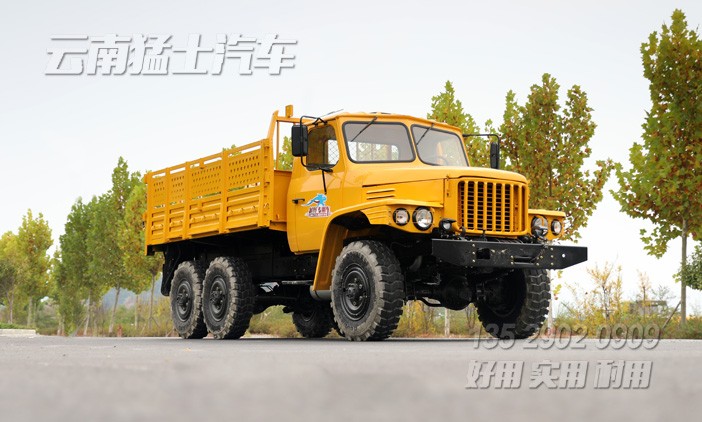 長(zhǎng)鼻子卡車,雙擋風(fēng)玻璃,越野運(yùn)輸車,EQ240,東風(fēng)經(jīng)典6x6